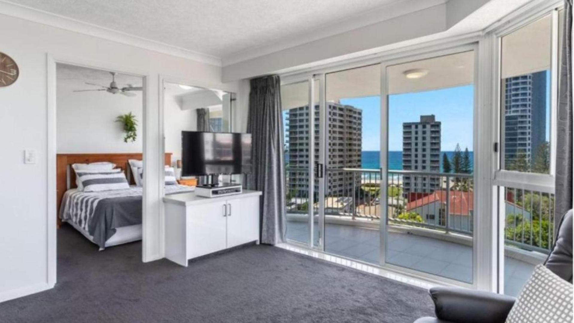 Surf Parade Aparthotel 4*