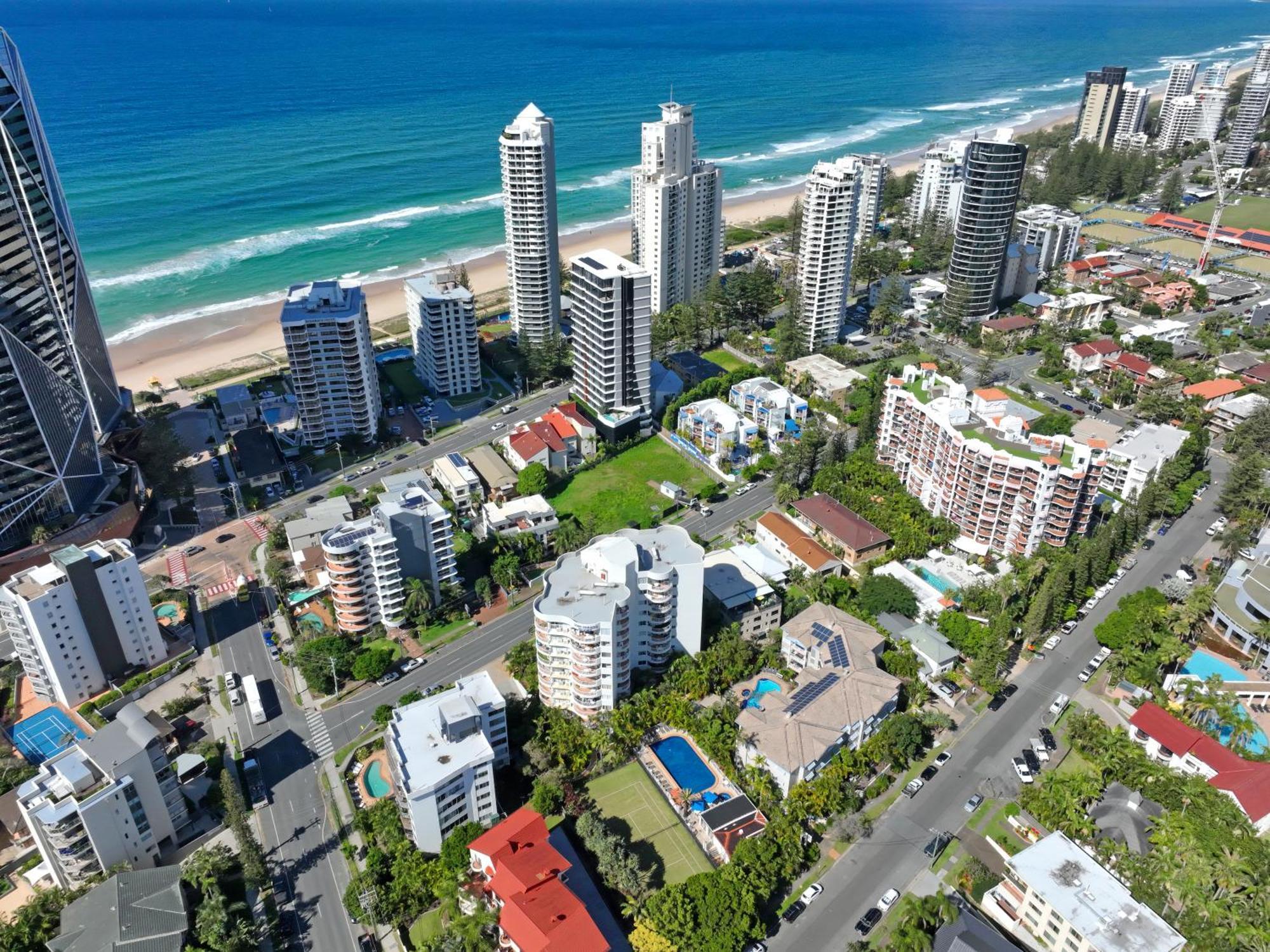 Aparthotel Surf Parade 4*